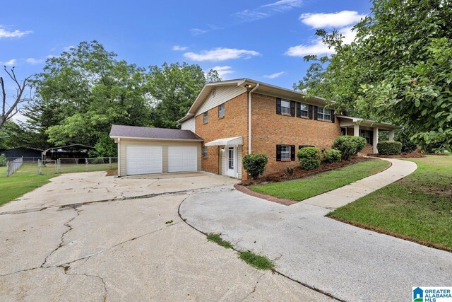 view of front of home featuring a garage and a front yard