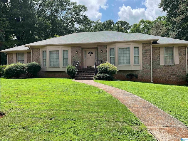 single story home with a front yard