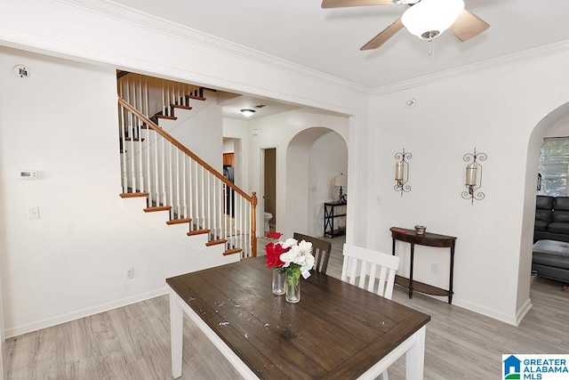 dining area featuring light hardwood / wood-style flooring, ornamental molding, and ceiling fan