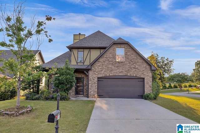 view of front of house featuring a front lawn