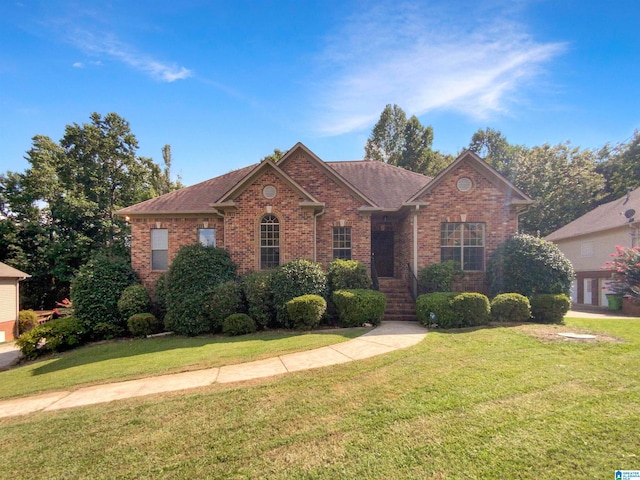 view of front of property with a front yard