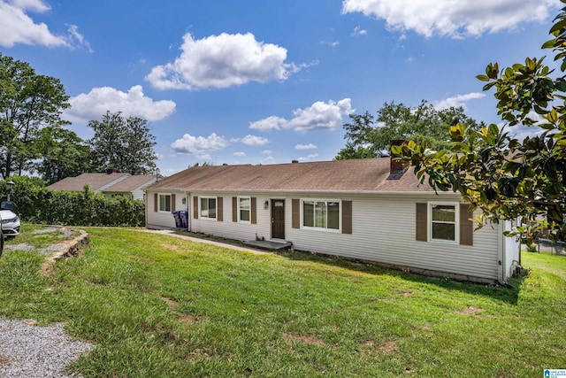 ranch-style home featuring a front lawn