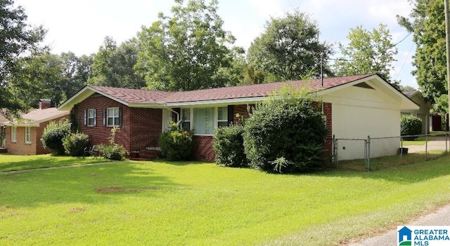 view of front of house featuring a front yard