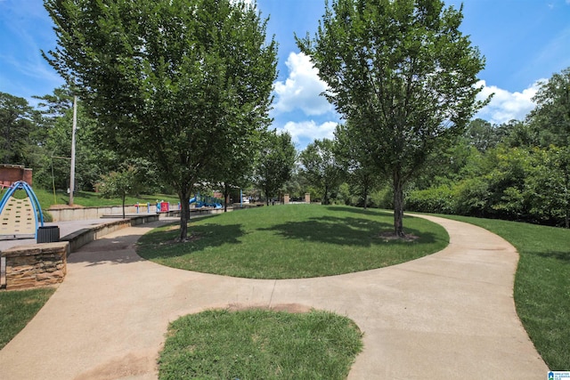 view of community featuring a lawn