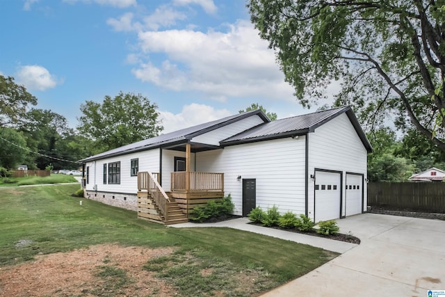 view of front of house with a front lawn