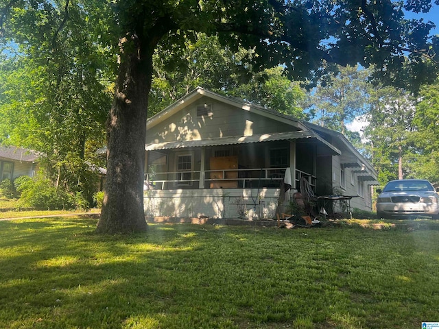 view of front of house with a front yard