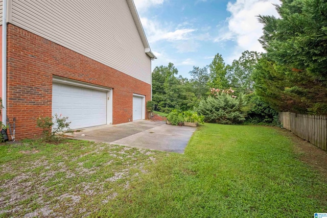 view of yard with a garage