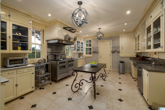 kitchen with cream cabinetry, decorative light fixtures, tasteful backsplash, and appliances with stainless steel finishes