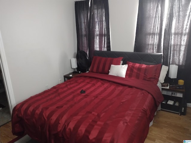 5315 Whisperwood Ct, Anniston, AL 36206 - bedroom featuring wood finished floors