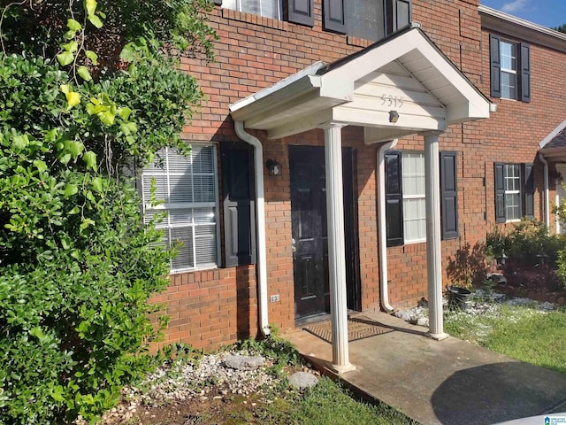5315 Whisperwood Ct, Anniston, AL 36206 - entrance to property with brick siding