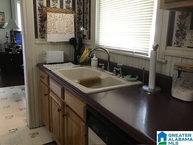 kitchen featuring sink