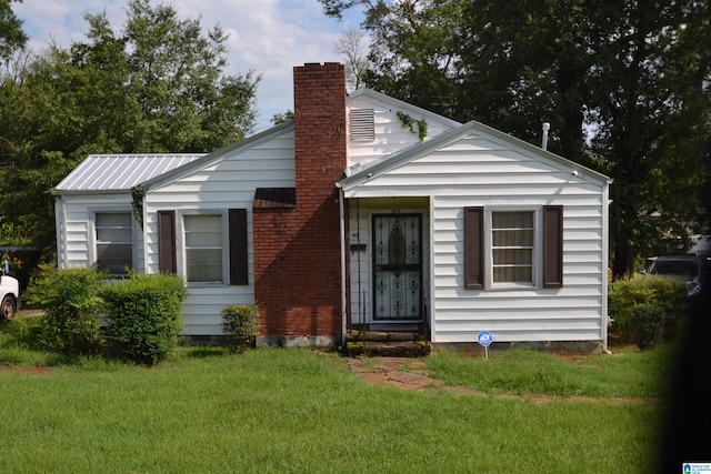 view of front of house with a front yard