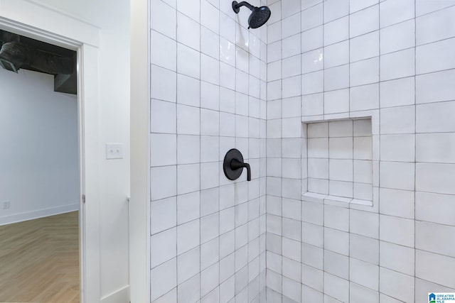 bathroom featuring tiled shower