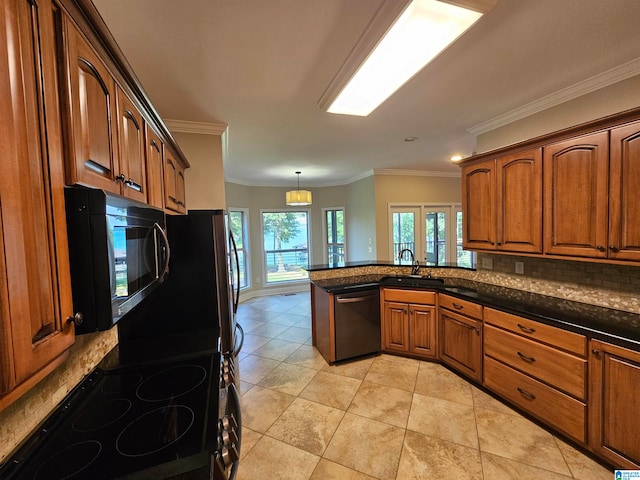 kitchen featuring black appliances, kitchen peninsula, ornamental molding, and backsplash