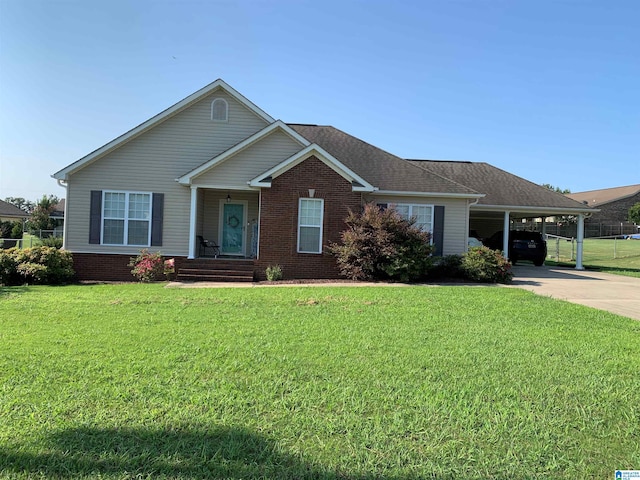 view of front of home featuring a carport and a front yard