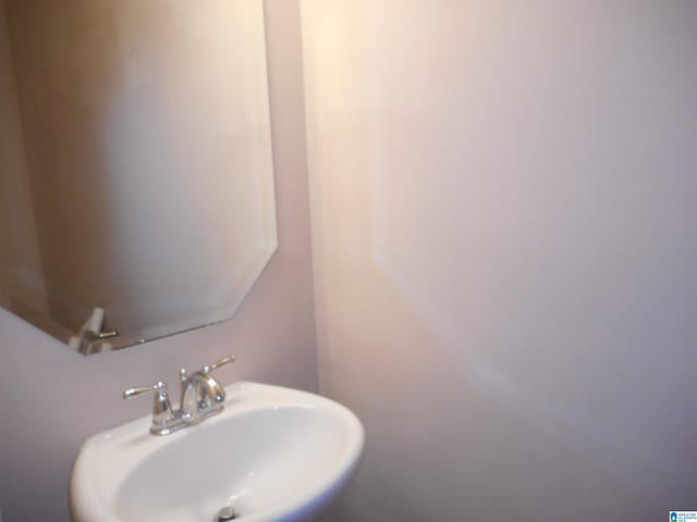 bathroom featuring sink