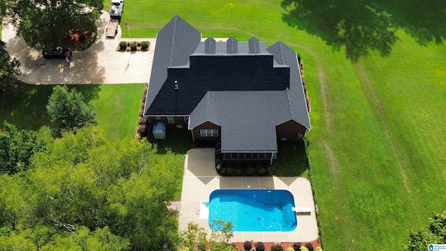 view of swimming pool with a patio area and a yard