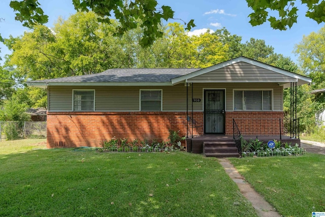 view of front of property featuring a front yard