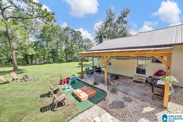 view of exterior entry with outdoor lounge area and ceiling fan