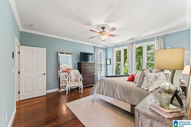 bedroom featuring ceiling fan, dark hardwood / wood-style floors, and crown molding