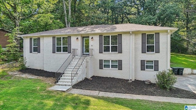 view of front of property with a front lawn