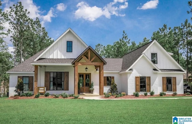 view of front of home with a front yard