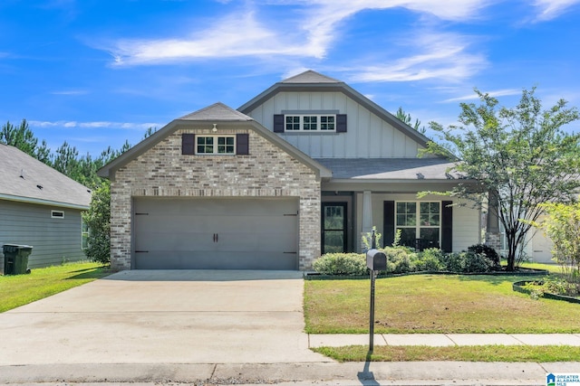 craftsman-style home featuring a front lawn