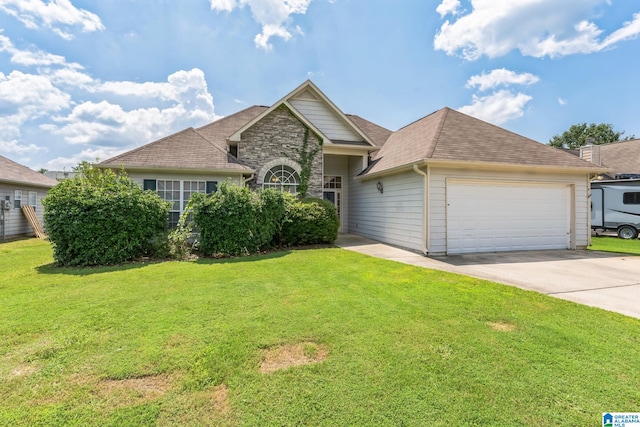 view of front facade featuring a garage and a front lawn