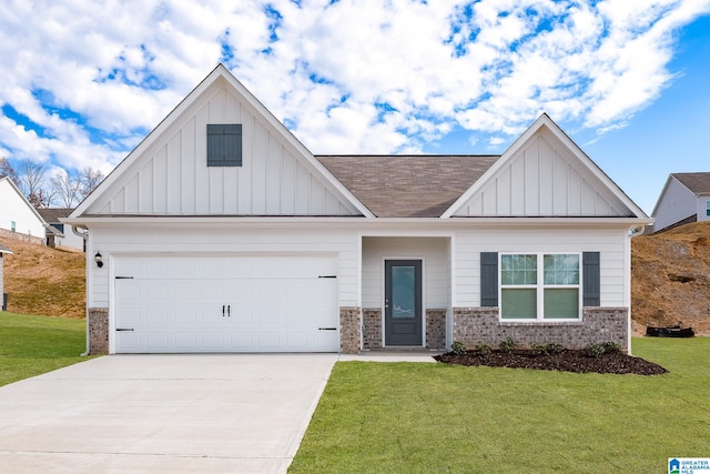 view of front of property featuring a garage and a front yard