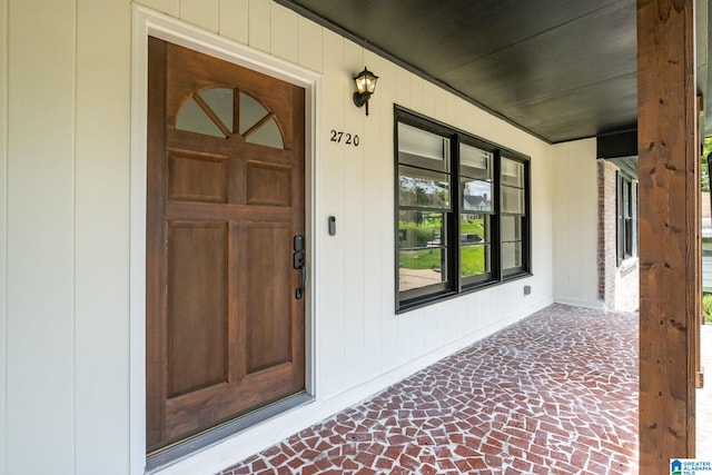 entrance to property featuring a porch