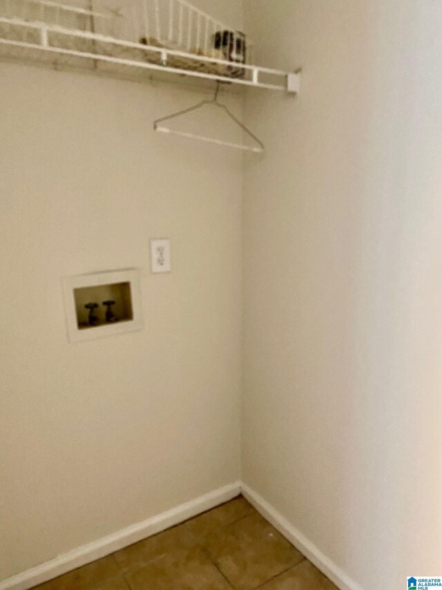 laundry room with laundry area, tile patterned flooring, hookup for a washing machine, and baseboards