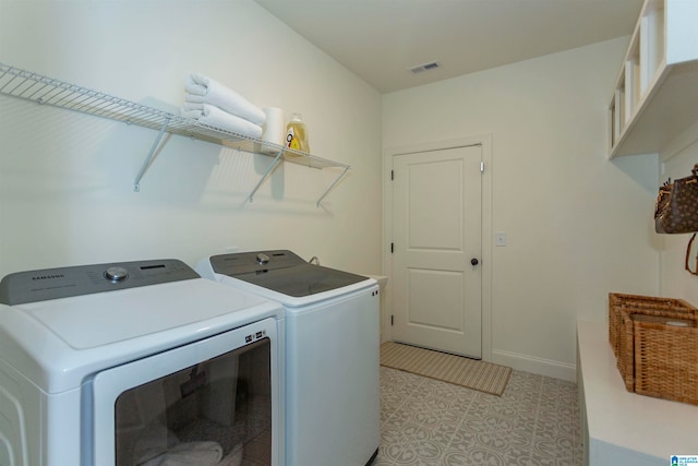 washroom featuring light tile patterned flooring and washing machine and dryer