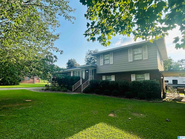 tri-level home featuring a front lawn