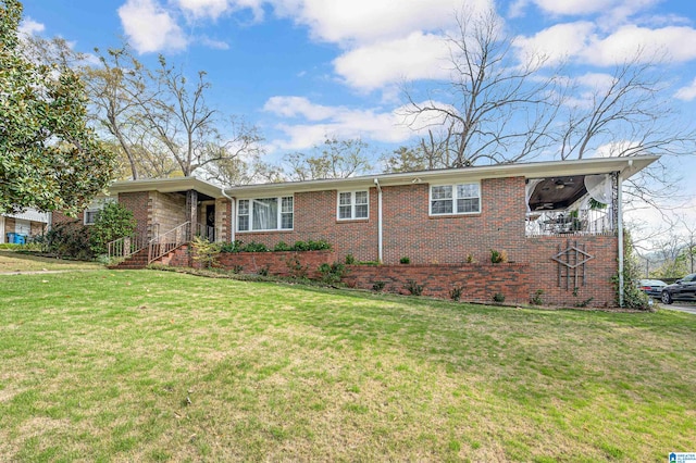 ranch-style house featuring a front lawn