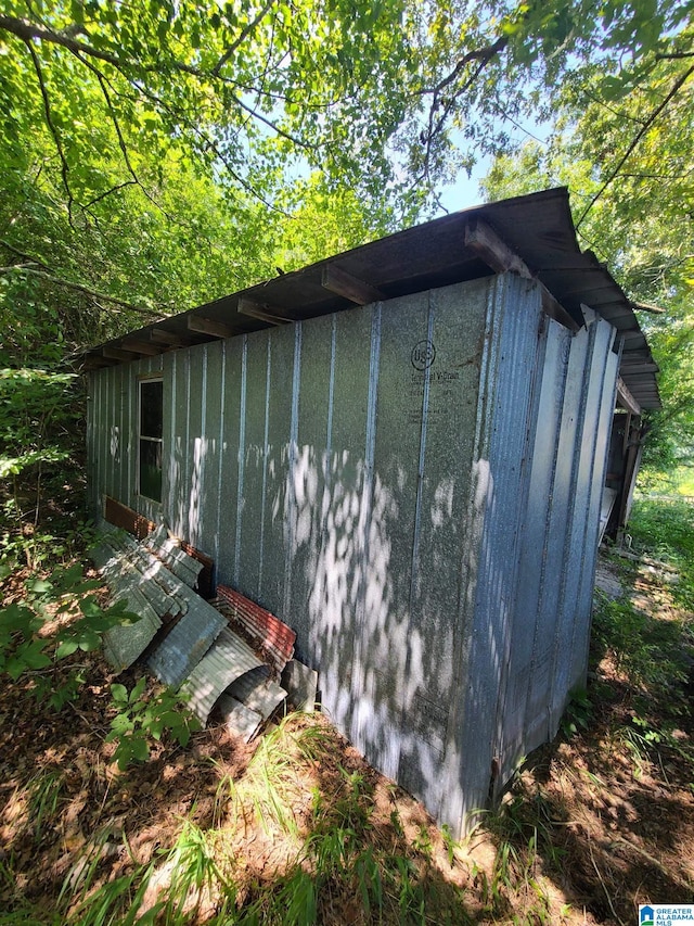 view of outdoor structure