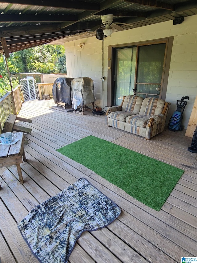 deck with ceiling fan