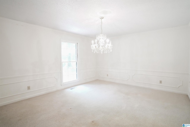 carpeted empty room with a notable chandelier