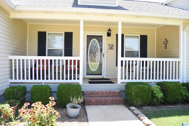 entrance to property featuring covered porch