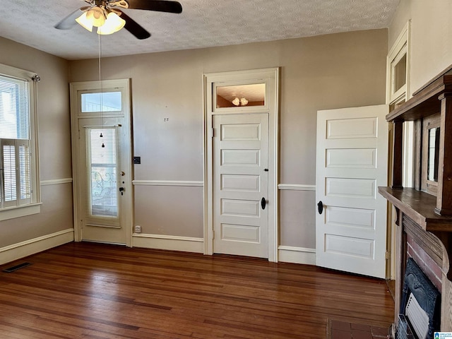 401 SW 8th St, Cullman, AL 35055 - entrance foyer featuring dark wood finished floors, a textured ceiling, visible vents, and ceiling fan