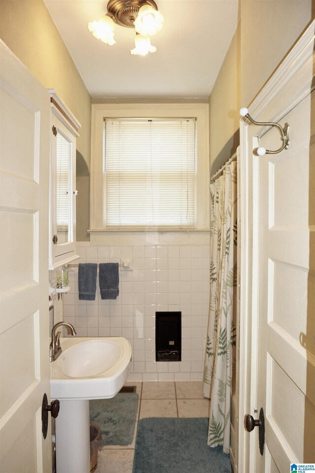 401 SW 8th St, Cullman, AL 35055 - full bath with a shower with shower curtain, tile walls, wainscoting, and tile patterned flooring