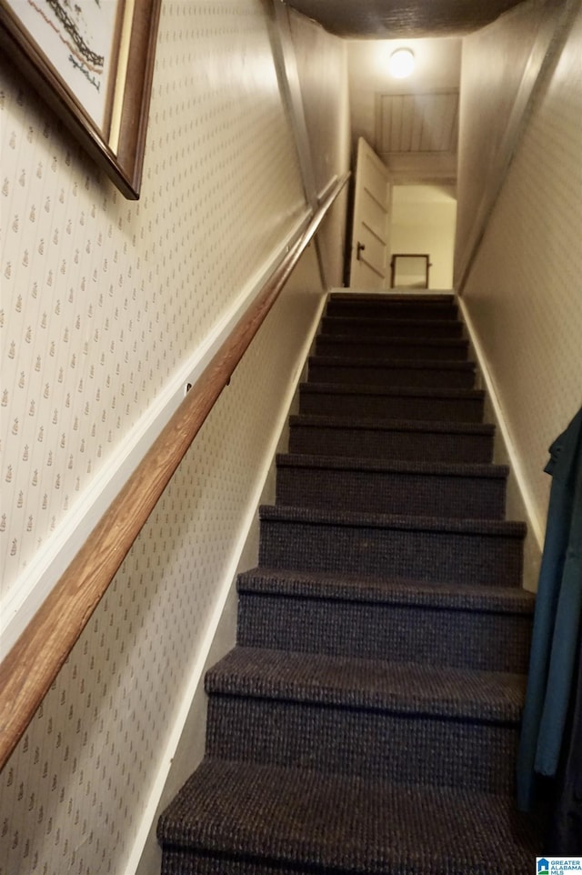 401 SW 8th St, Cullman, AL 35055 - stairway with wallpapered walls