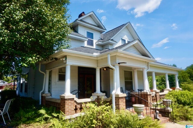 view of front of home featuring a porch