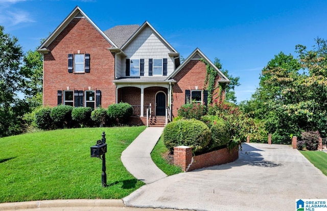 view of front of home with a front lawn