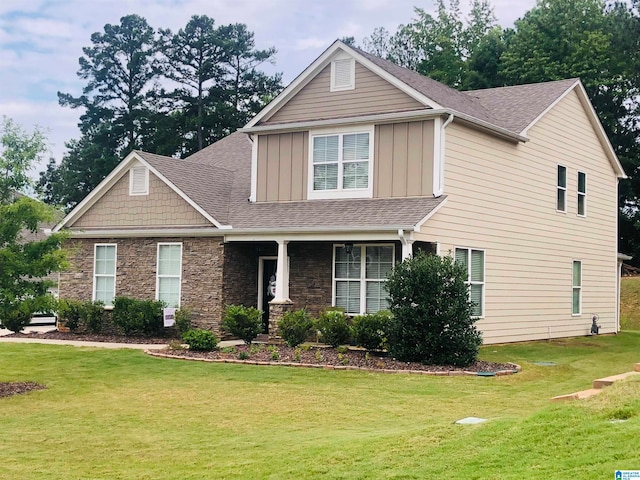 craftsman-style home featuring a front lawn