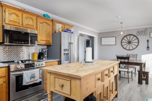 kitchen with wood counters, crown molding, stainless steel appliances, light hardwood / wood-style floors, and decorative backsplash