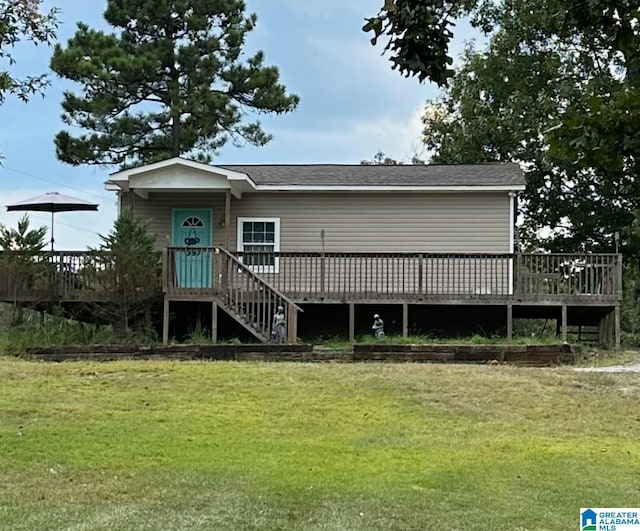 view of front facade featuring a wooden deck and a front lawn