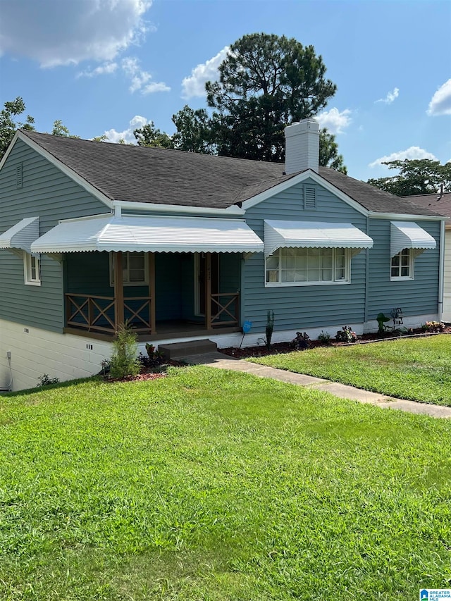 view of front facade featuring a front yard