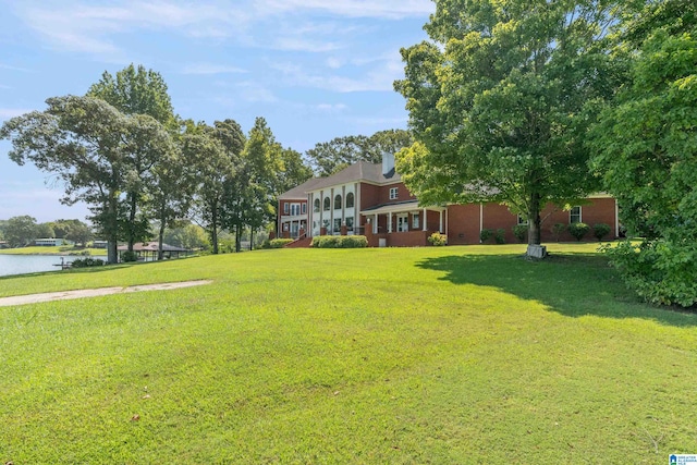 view of yard featuring a water view