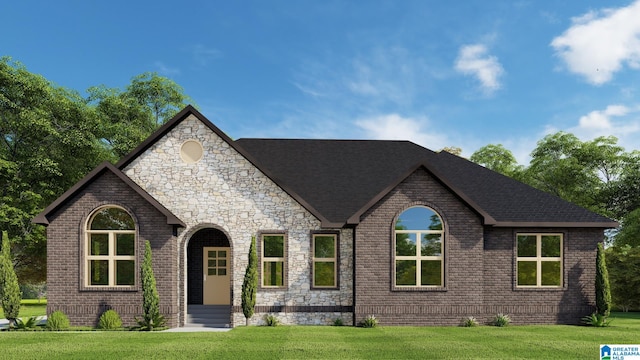 view of front of home featuring a front yard