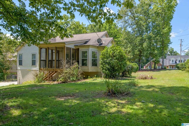 view of front of property with a front lawn